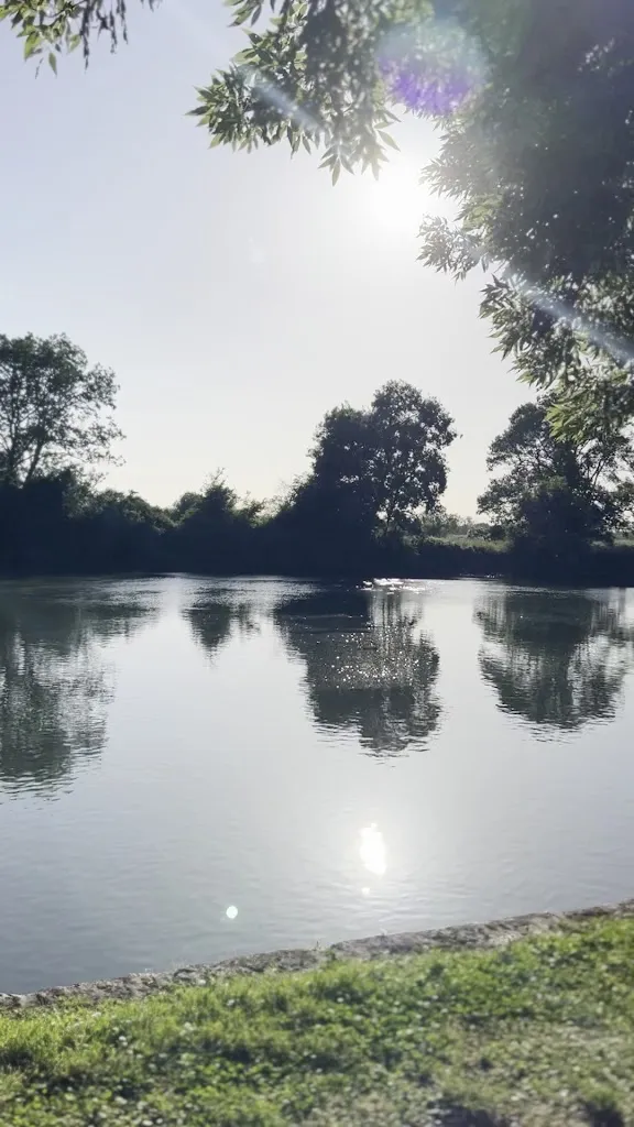 Jayne Walker_La Guinguette de Maya_Taillebourg_review