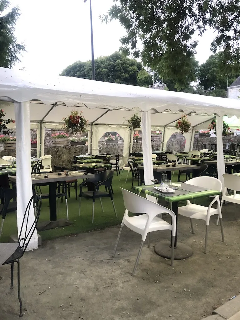 La Guinguette de Maya restaurant in Taillebourg