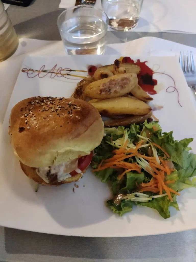 Thomas L_La casa Moun_Largentière_review