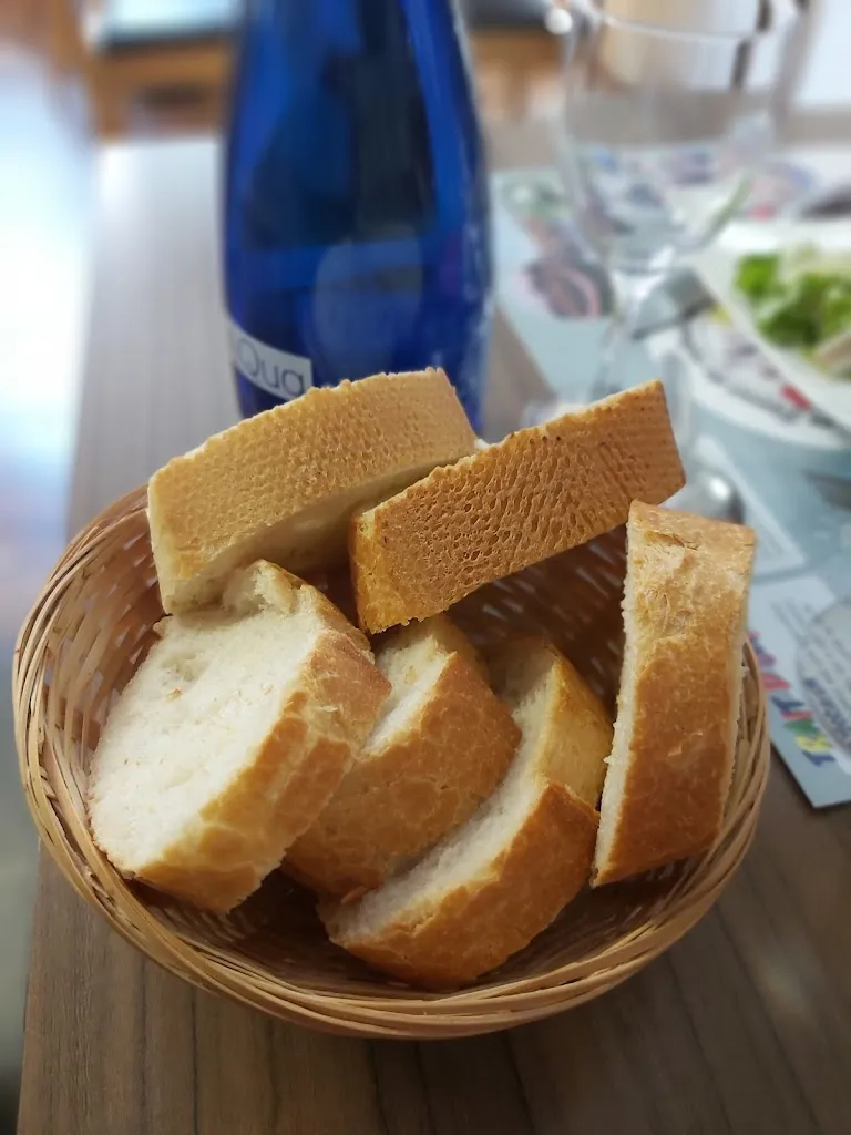 Bar restaurant chez ISA_Saint-Sulpice-les-Feuilles_slider_image_2