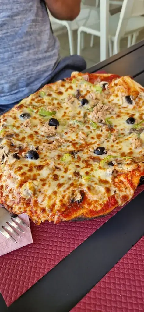 natalie tuckfield_La Trattoria - Pizza Saint Symphorien_Saint-Symphorien_review