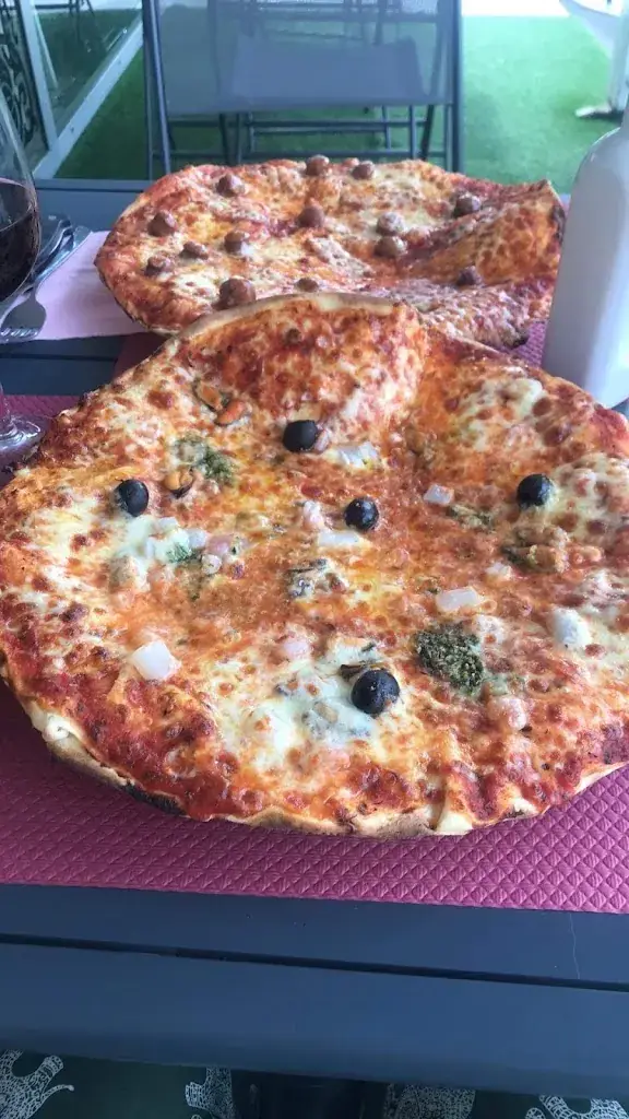 Bill Terris_La Trattoria - Pizza Saint Symphorien_Saint-Symphorien_review