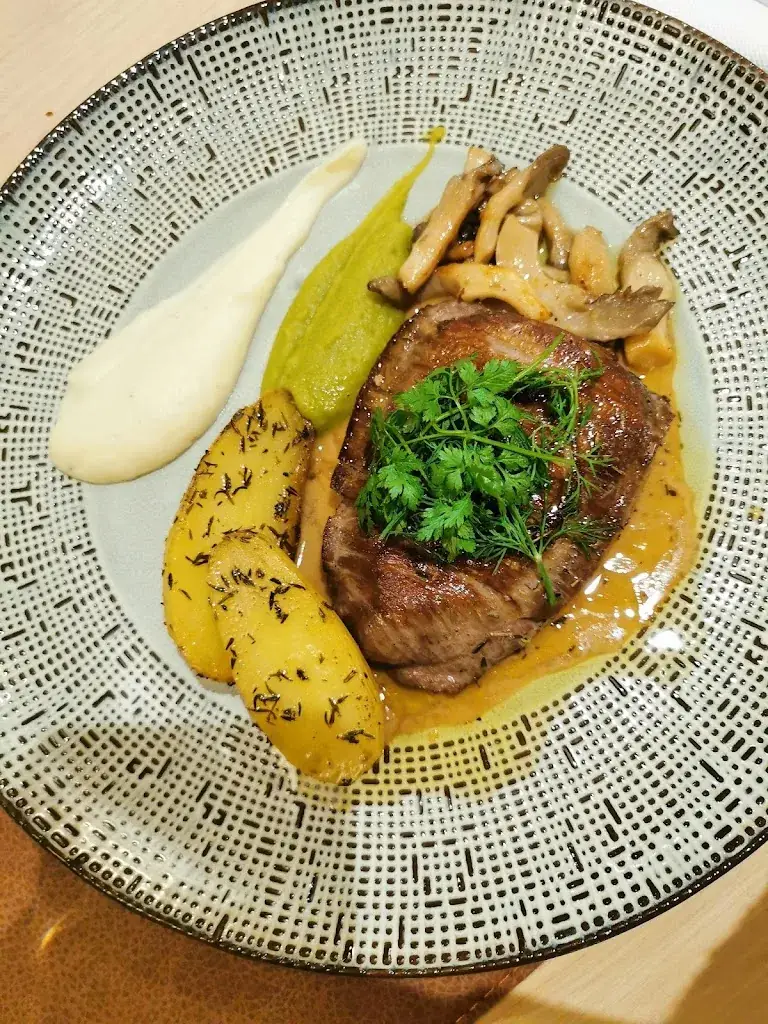 Restaurant Les 3 petits pois_Saint-Symphorien-des-Bois_slider_image_2