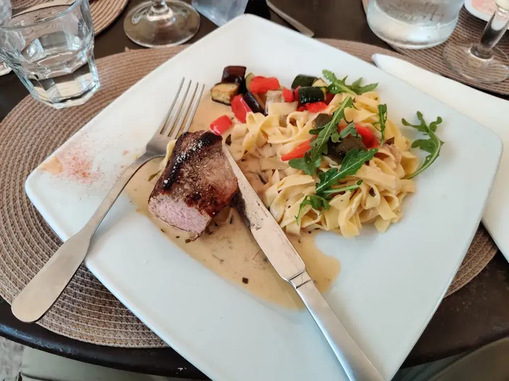 Menno Adema_Le Bombecul_Penne-d'Agenais_review