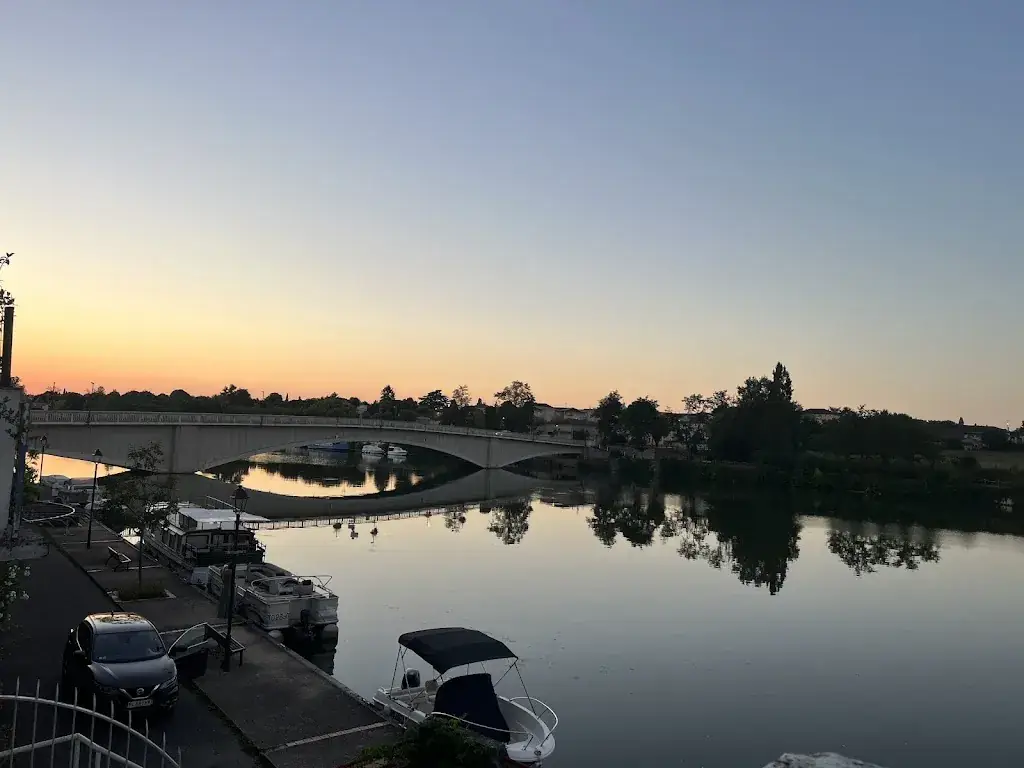 Yan Helin_Le Moulin_Penne-d'Agenais_review