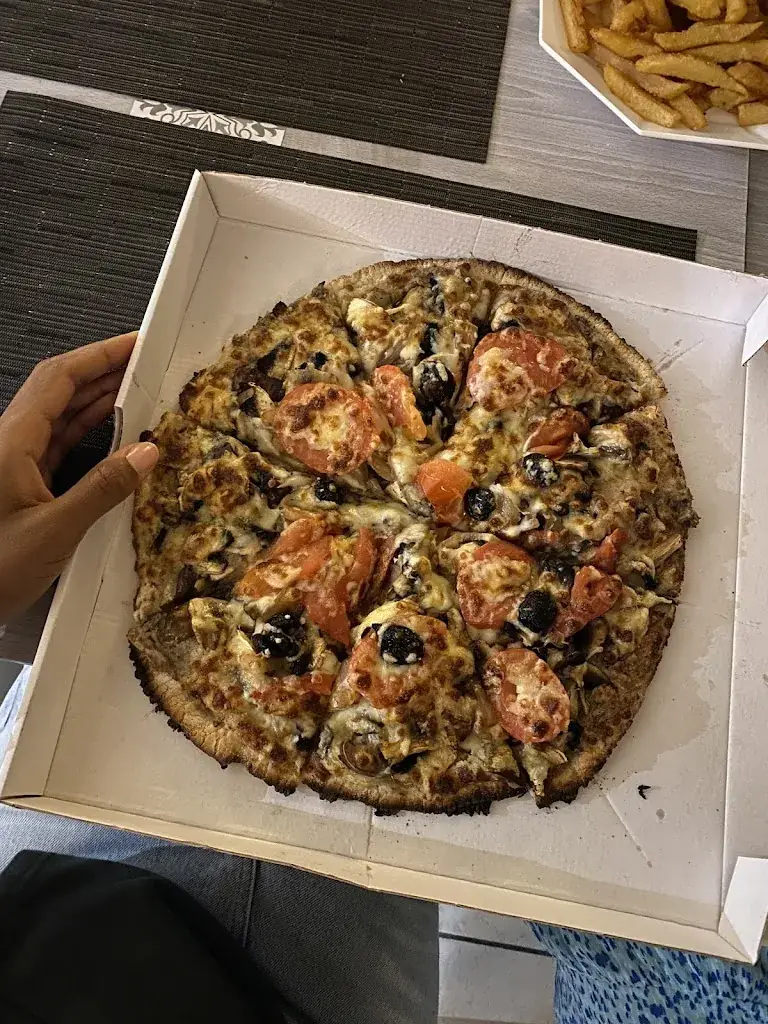 Sara B_El Paso pizzeria_Largentière_review