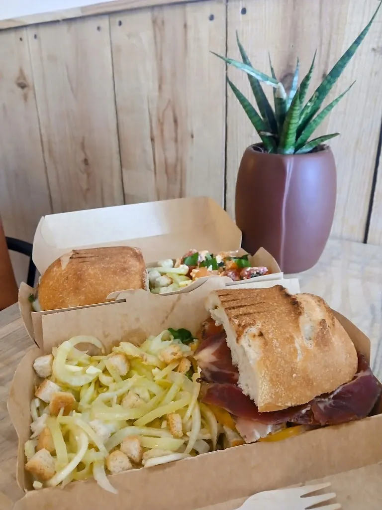 emmanuelle v_LANDWICH_Saint-Vincent-de-Tyrosse_review