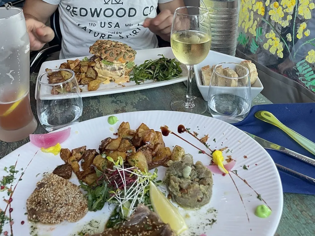 Camille Ivernel_LE GRUNGE_Saint-Trojan-les-Bains_review