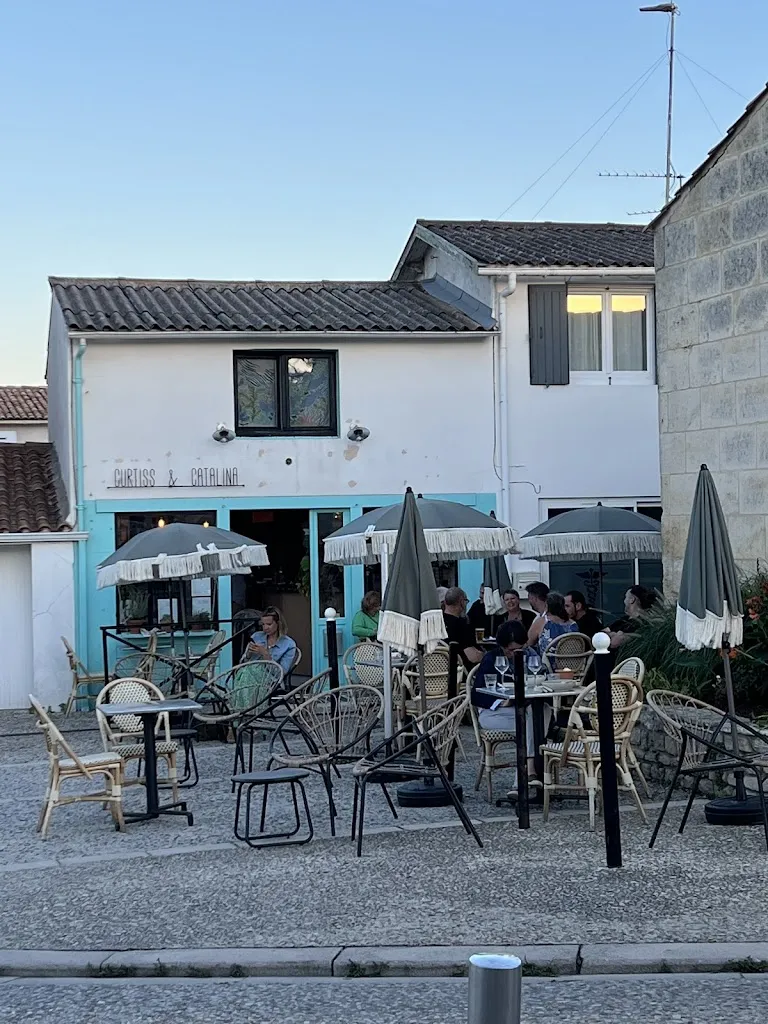 Elliot West_Curtiss & Catalina_Saint-Trojan-les-Bains_review