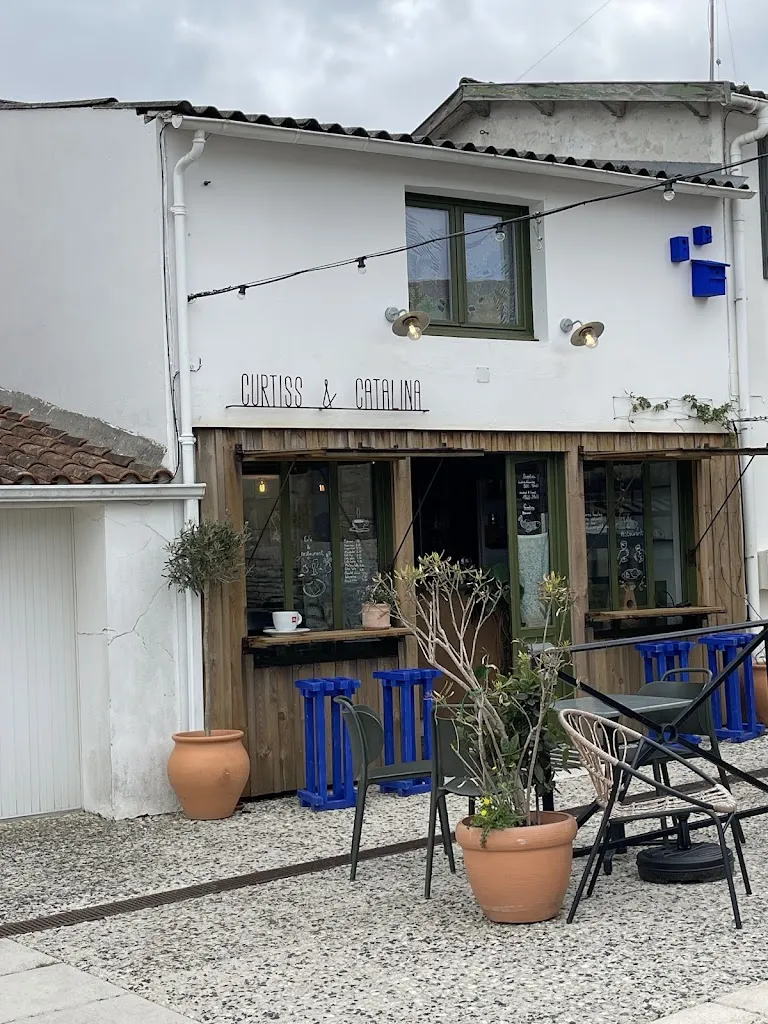 Armelle P._Curtiss & Catalina_Saint-Trojan-les-Bains_review