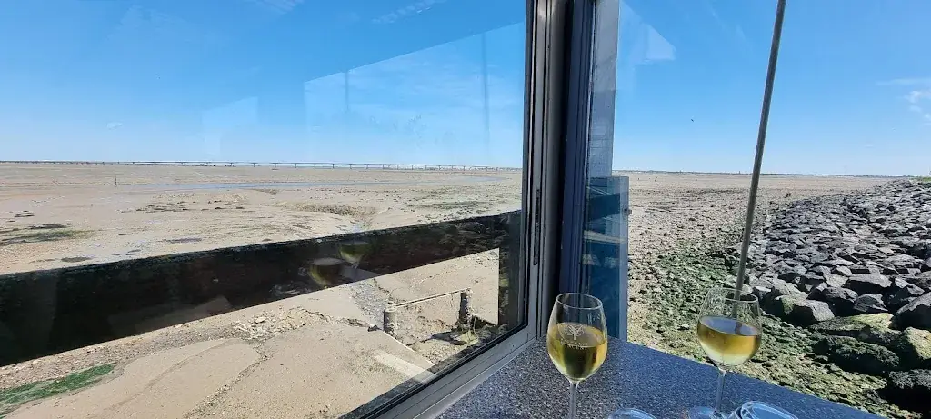 Isabelle Lucas_Le Bout Au Vent_Saint-Trojan-les-Bains_review