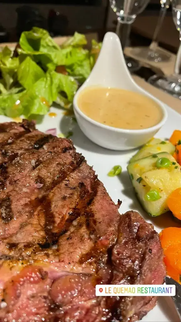 Thorsten Delbrouck_Le Quemao_Grand-Village-Plage_review