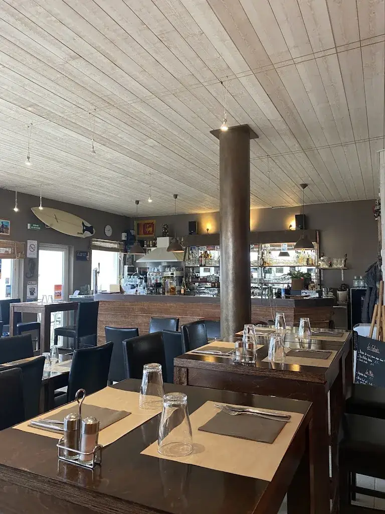 Philippe Delarochelle_Le Quemao_Grand-Village-Plage_review