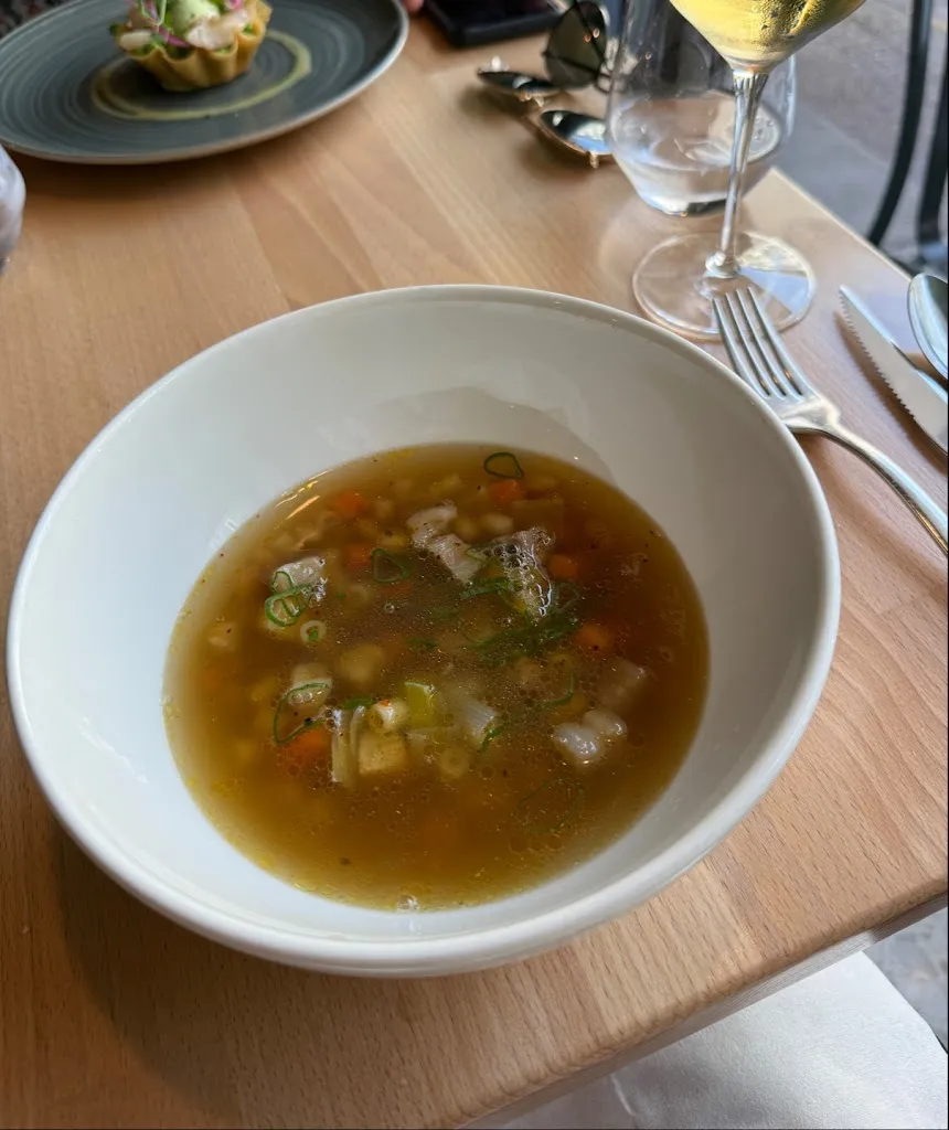 Tiago Oliveira_Le Bouillon_Annecy_recensione