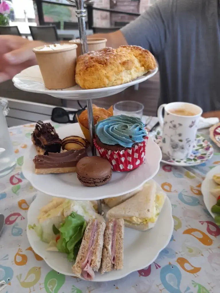 David Thompson_Chateau de Gateaux English Tearoom & Restaurant_Saint-Yrieix-la-Perche_review