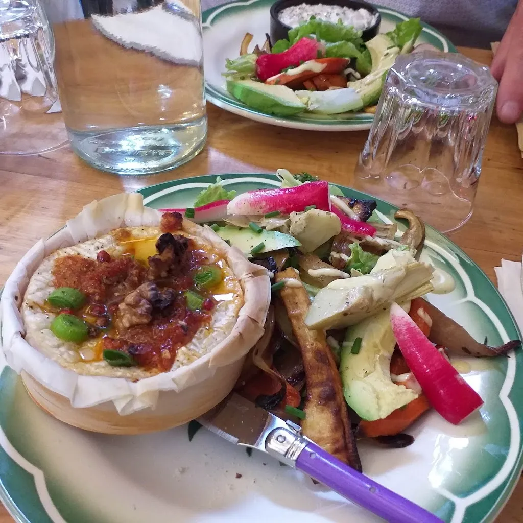 Chris Geere_Suzette_Saint-Yrieix-la-Perche_review