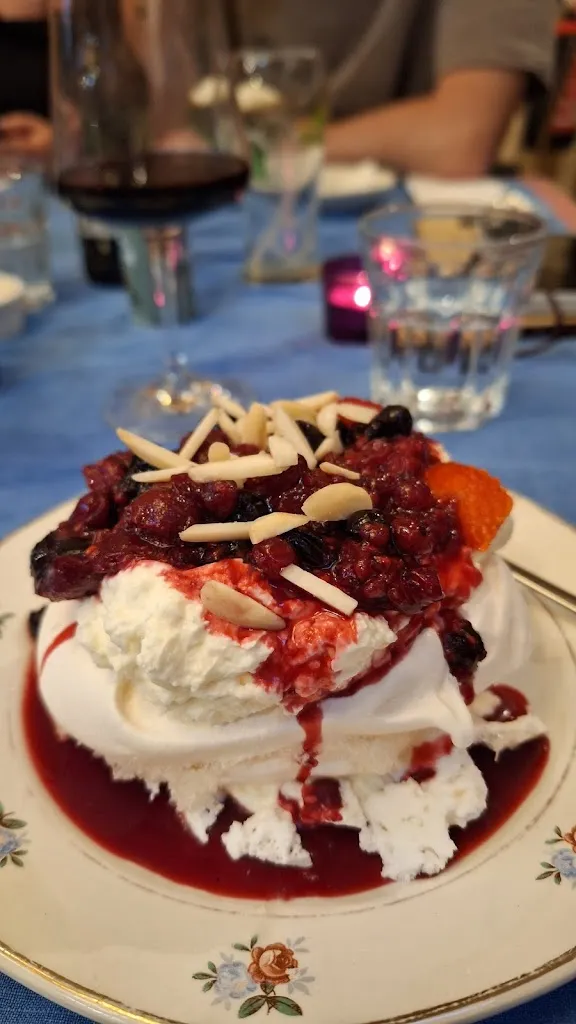 Fiona Sleightholm_Suzette_Saint-Yrieix-la-Perche_review