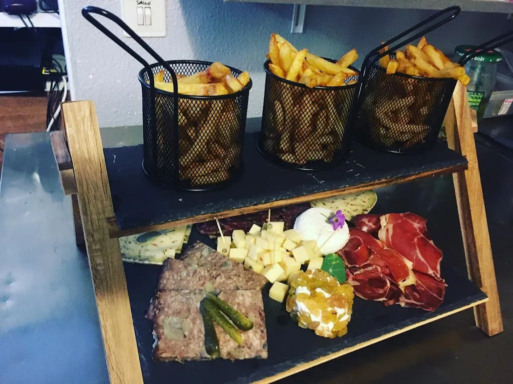 L' Ecu D'Chouettes_Saint-Yrieix-la-Perche_slider_image_2