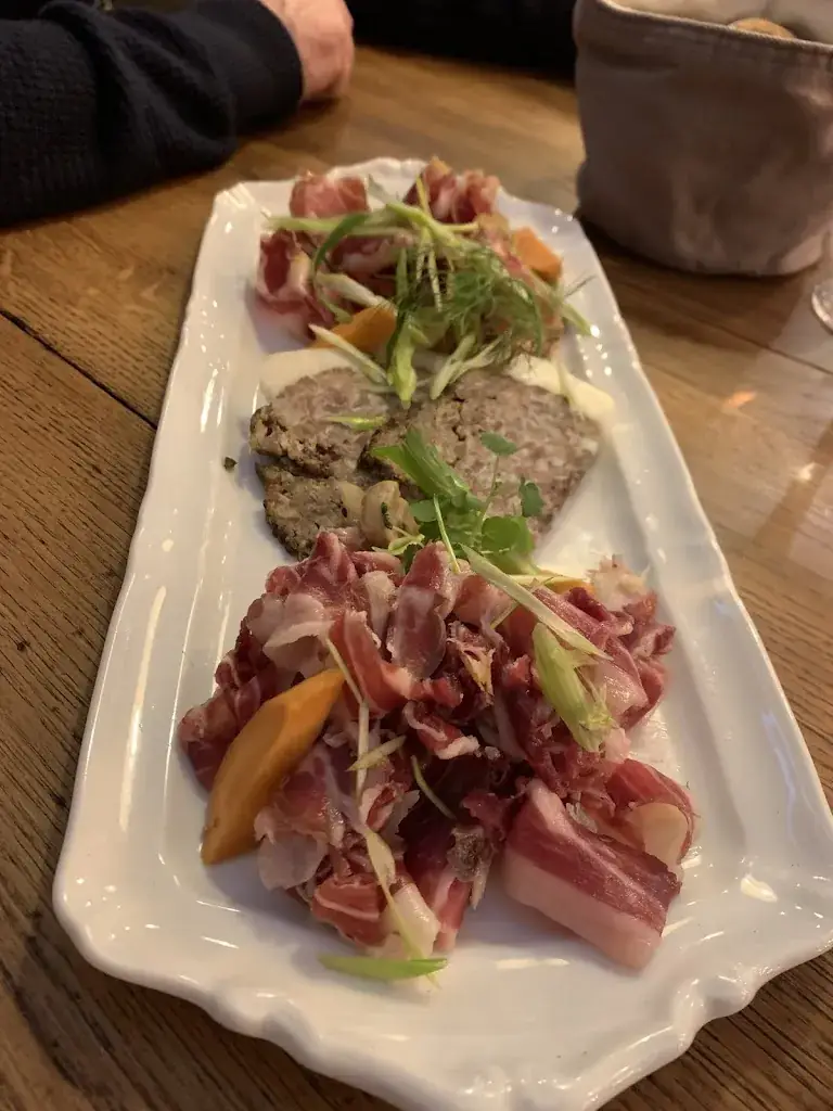 vicky Guppy_Aquí e Aura - Restaurant, Taverne contemporaine_Glandon_review