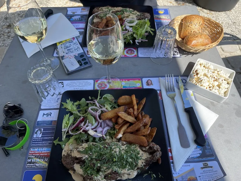 Niamh Daly_Le Bistrot du Bar à Quai_Sainte-Marie-de-Ré_reseña