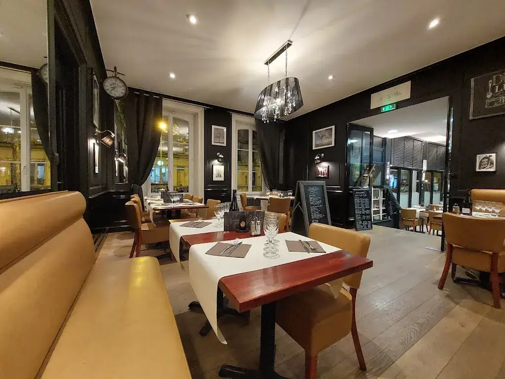 Le Rive Droite Saintes restaurant in Saintes