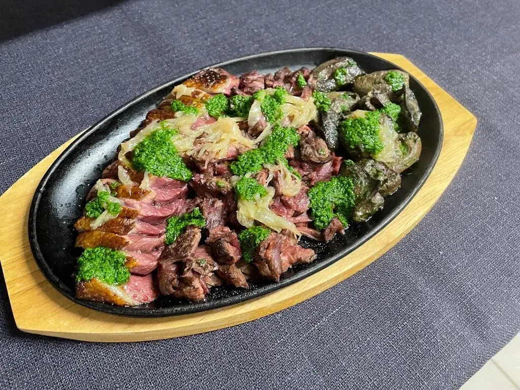 AU REPAIRE_Salies-de-Béarn_slider_image_3