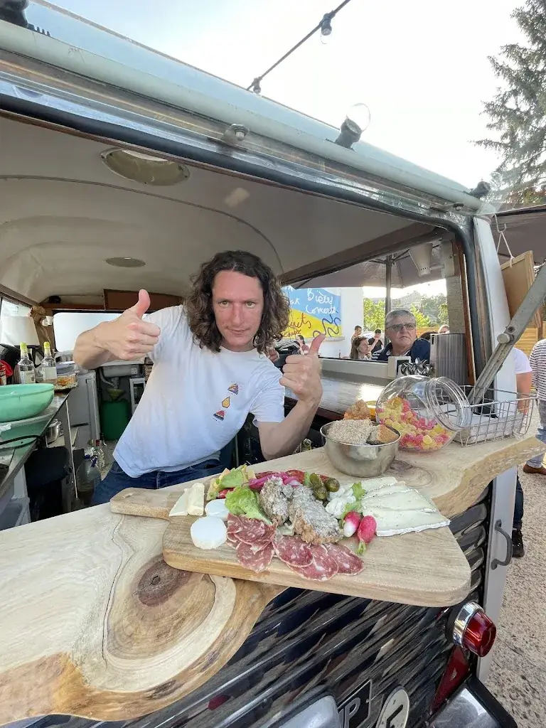 Antonin Pierre_L'insolite retro-guinguette_Montmorillon_review