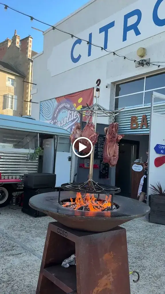 L'insolite retro-guinguette Restaurant in Montmorillon