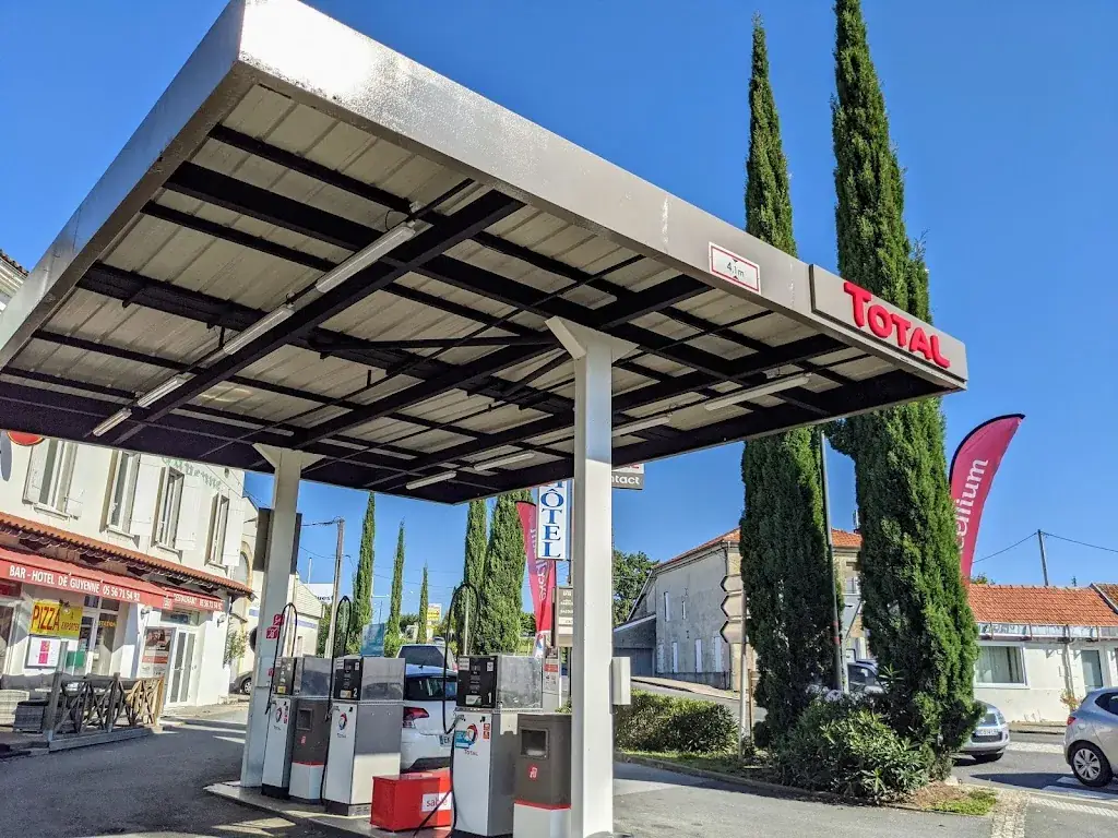 Hôtel de Guyenne restaurant in Sauveterre-de-Guyenne