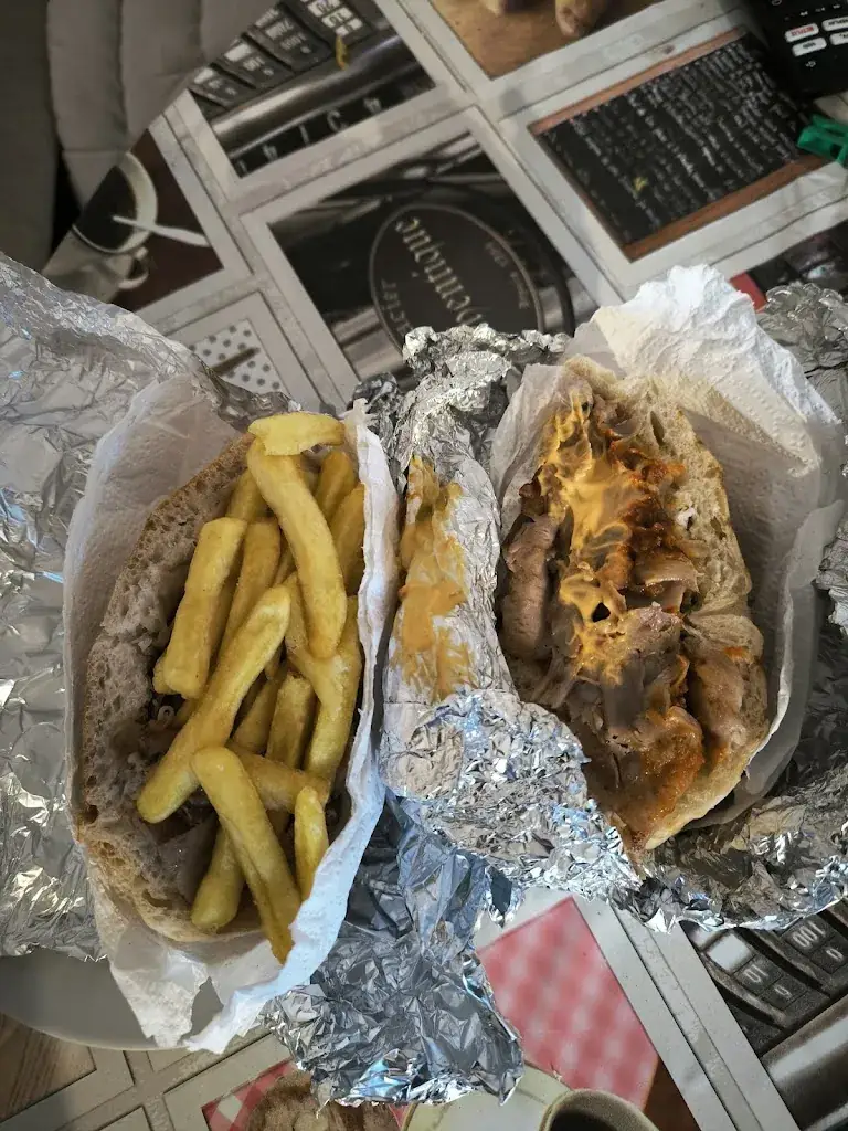 Adrien Borrego_L'Magnum_Coteau_review