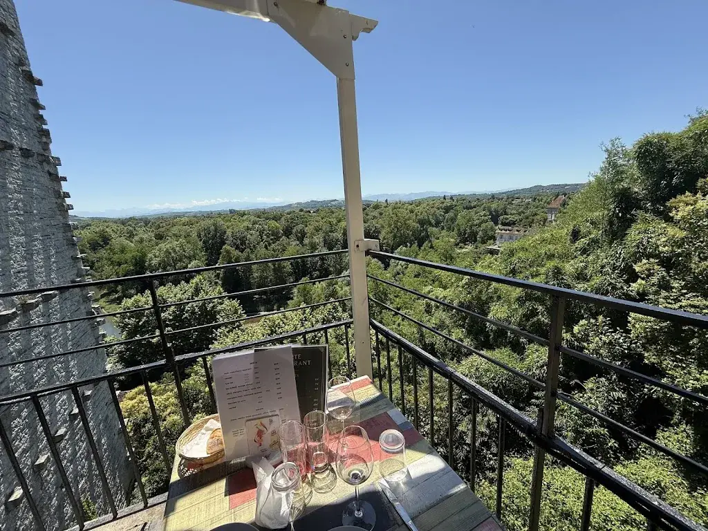 bouyer guillame_La Terrasse_Sauveterre-de-Béarn_review