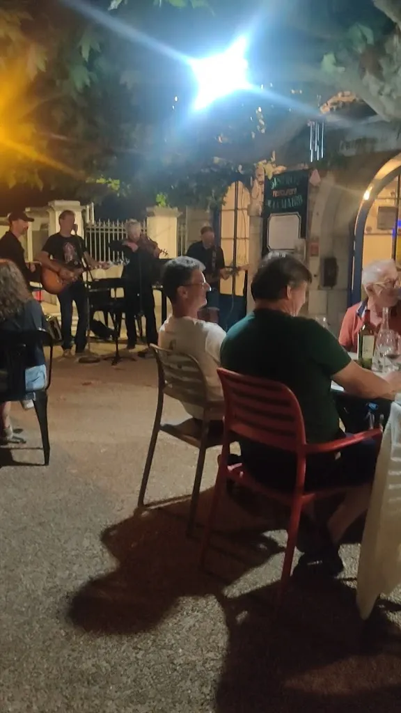 Bar restaurant de la Mairie_Sauveterre-de-Béarn_slider_image_2