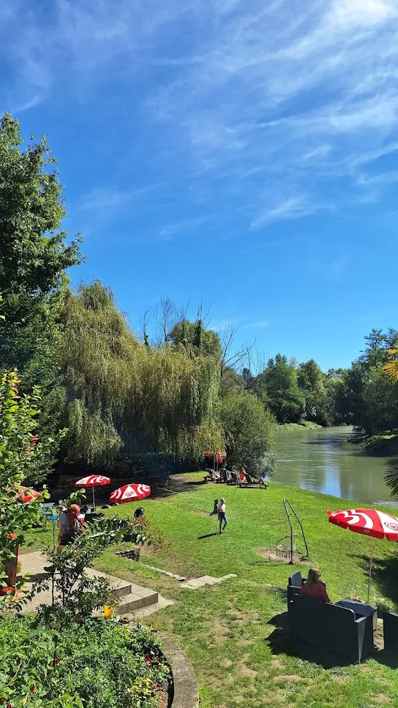 Aysun KARAOSMAN_Au Fil de l'Eau, Beach-Bar_Sauveterre-de-Béarn_review