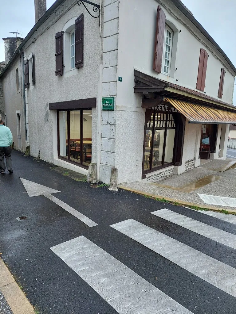 Lee Tee_L'Arsenal_Sauveterre-de-Béarn_recensione