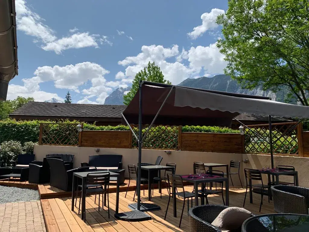 Côté Terrasse_Bourg-d'Oisans_slider_image_1