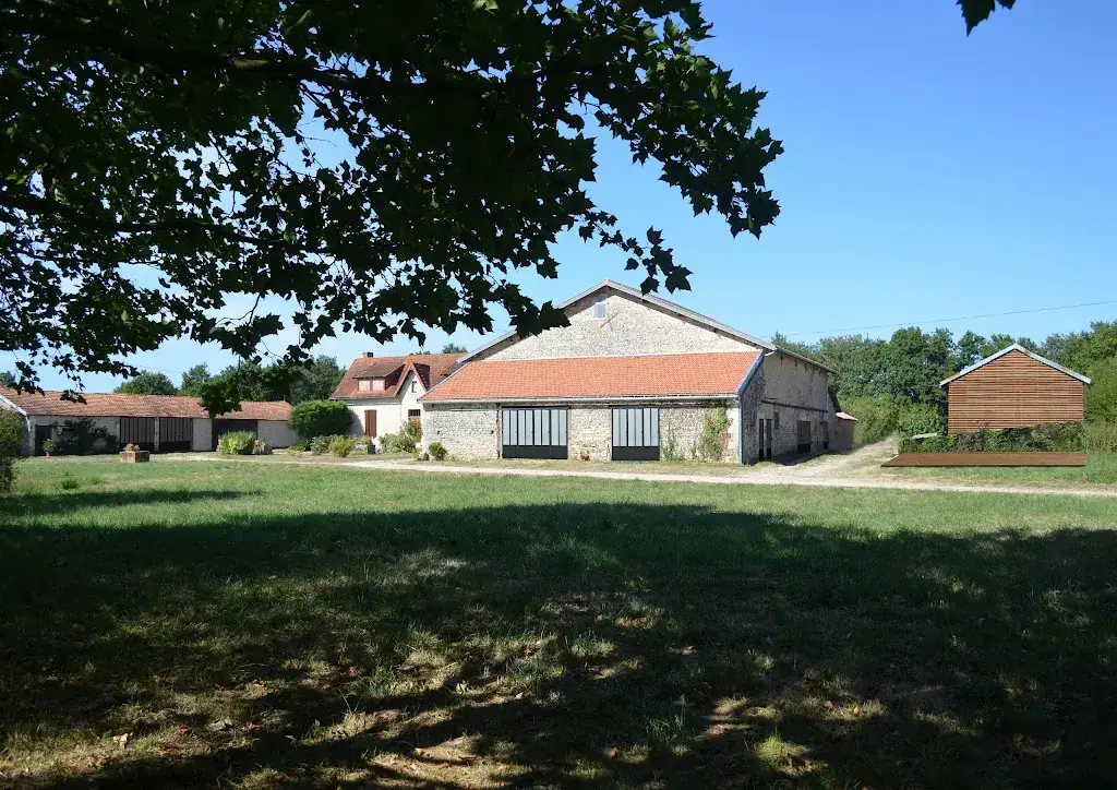 DOMAINE DE CARTHAGE_Savigny-Lévescault_slider_image_2