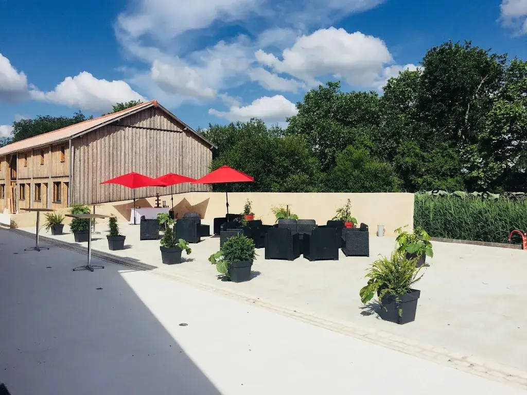 DOMAINE DE CARTHAGE_Savigny-Lévescault_slider_image_3