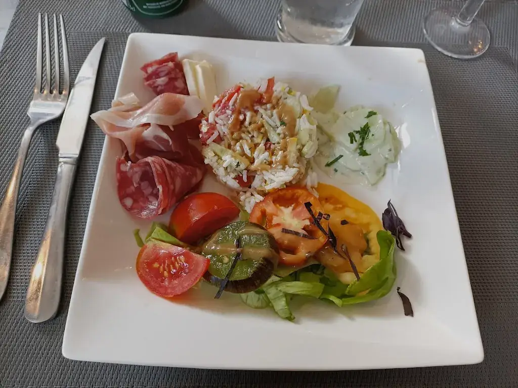 florence lartisien_Autour des Halles_Scorbé-Clairvaux_review