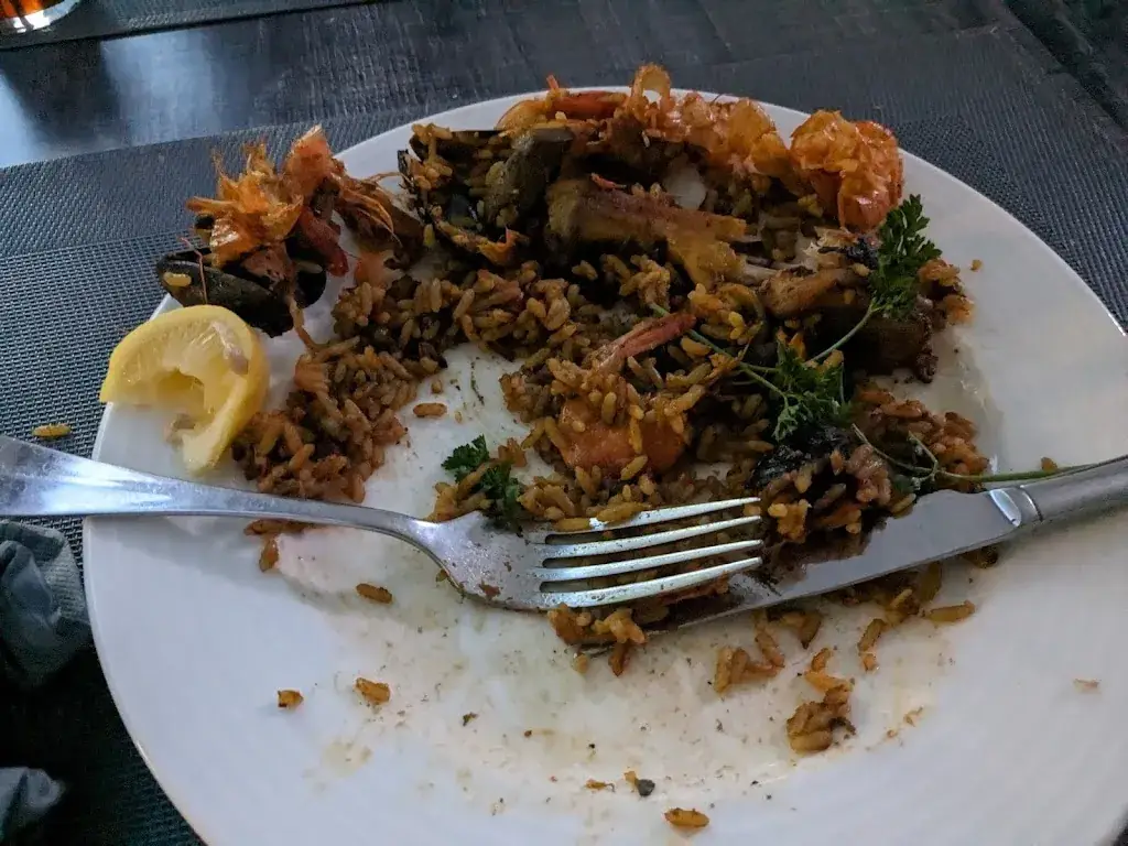 Julie_Autour des Halles_Scorbé-Clairvaux_review