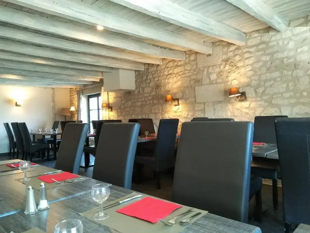 Autour des Halles restaurant in Scorbé-Clairvaux