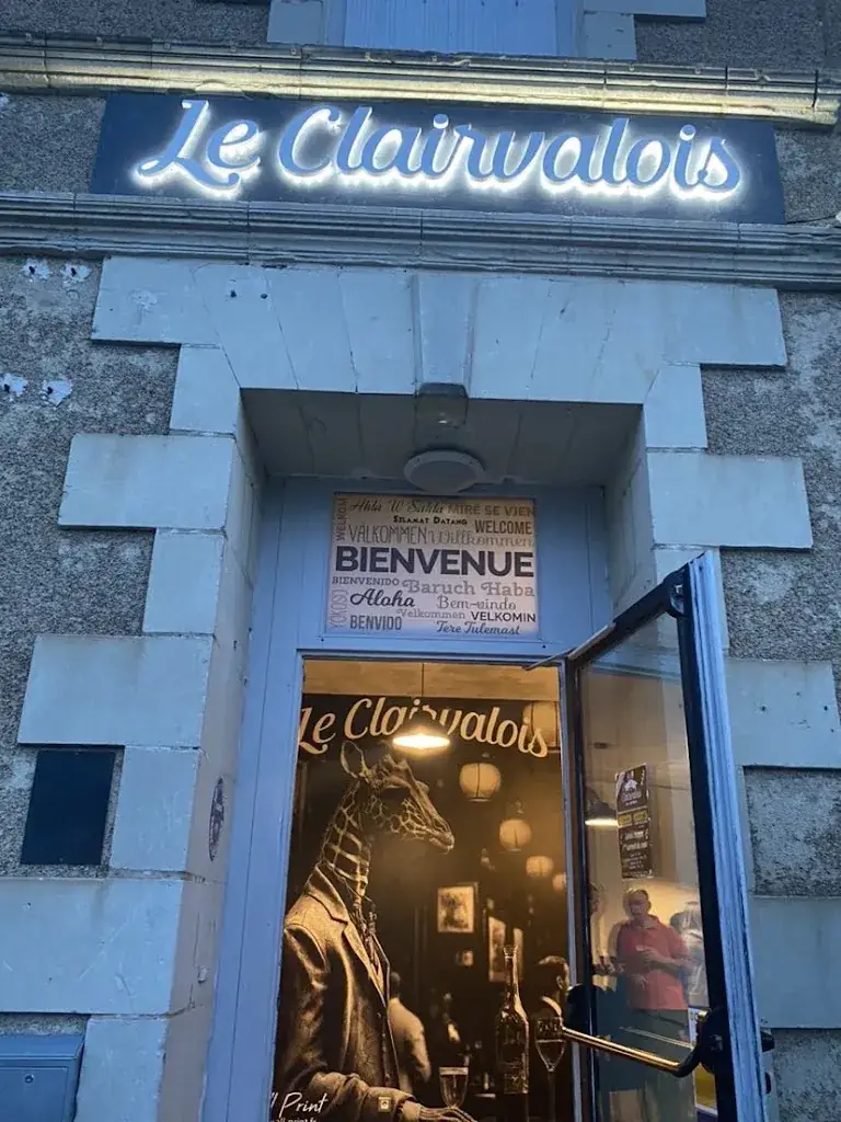 Le clairvalois restaurant in Scorbé-Clairvaux