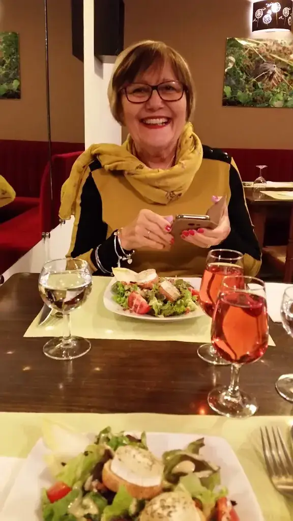 Christine Walker_Le Café de l'Horloge_Seilhac_review