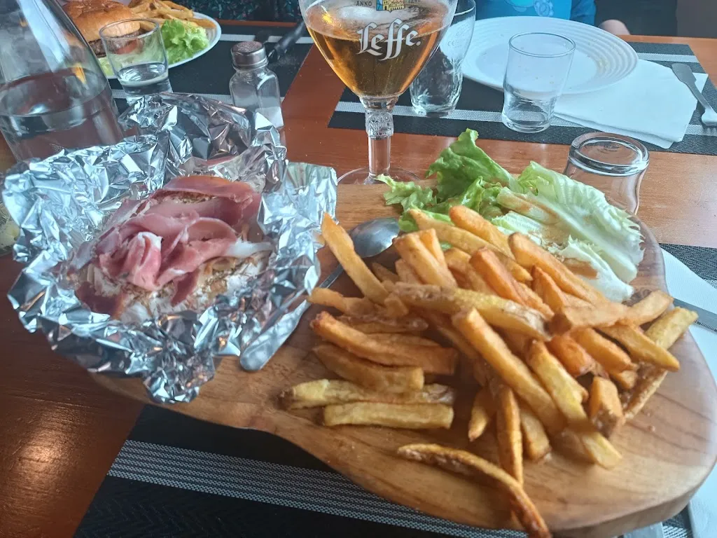 Sebastien Vignau-anglade_La poule aillée_Semussac_recensione