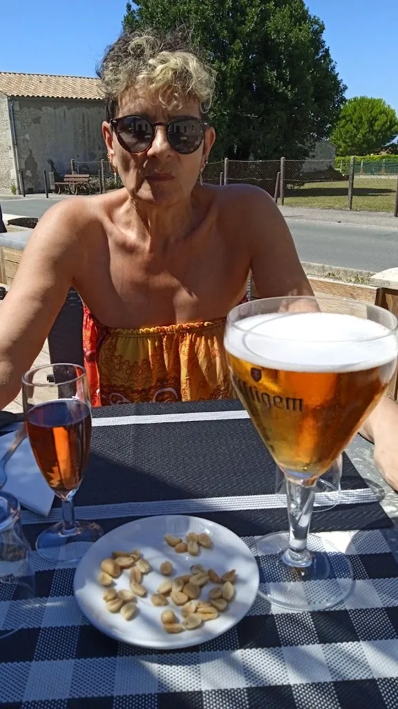 betty clavon_La poule aillée_Semussac_recensione