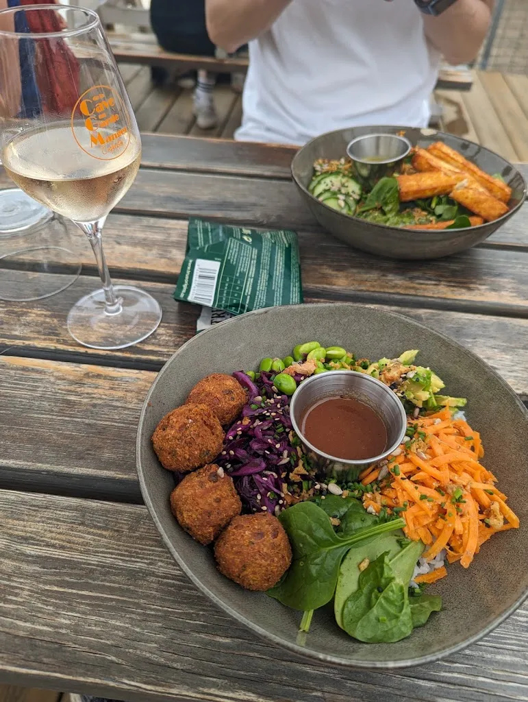 Eliška Hutníková_Midgard_Seignosse_review