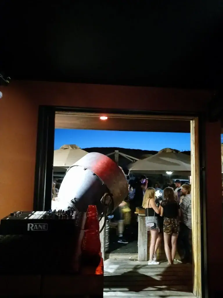 erik valarino_Caprice Social Club_Seignosse_review