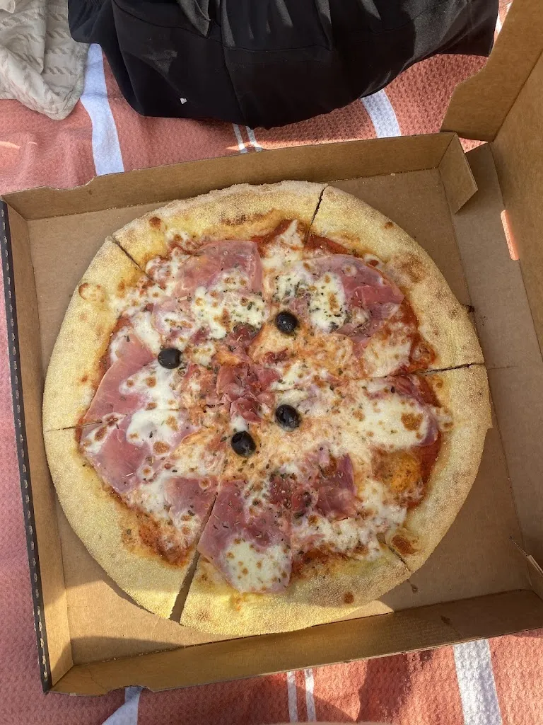 Laura Thompson_Shelter Les Estagnots_Seignosse_review