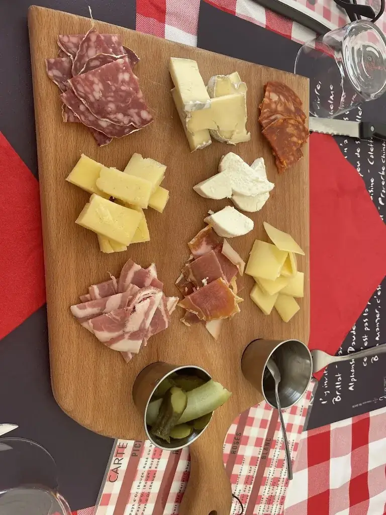 Celine SEGUIN_Le Cabanon_Sireuil_review