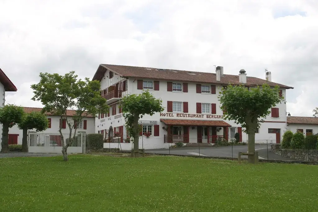 Hôtel Restaurant Bergara restaurant in Souraïde