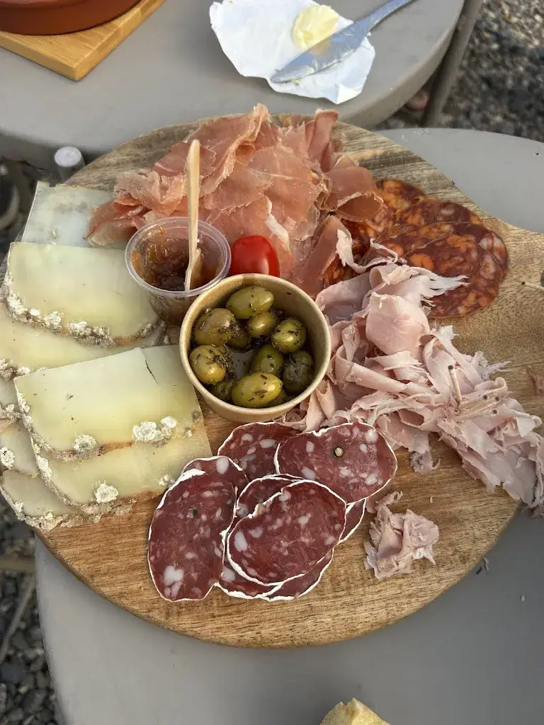 Marylène Le Van_La cabane dans les vignes_Tabanac_review